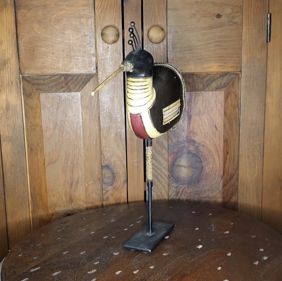 Elegant Black and Gold Bird Sculpture - Picture 12 of 13